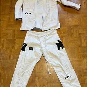 VHTS 'NY edition' 24 Kimono (White, Black)